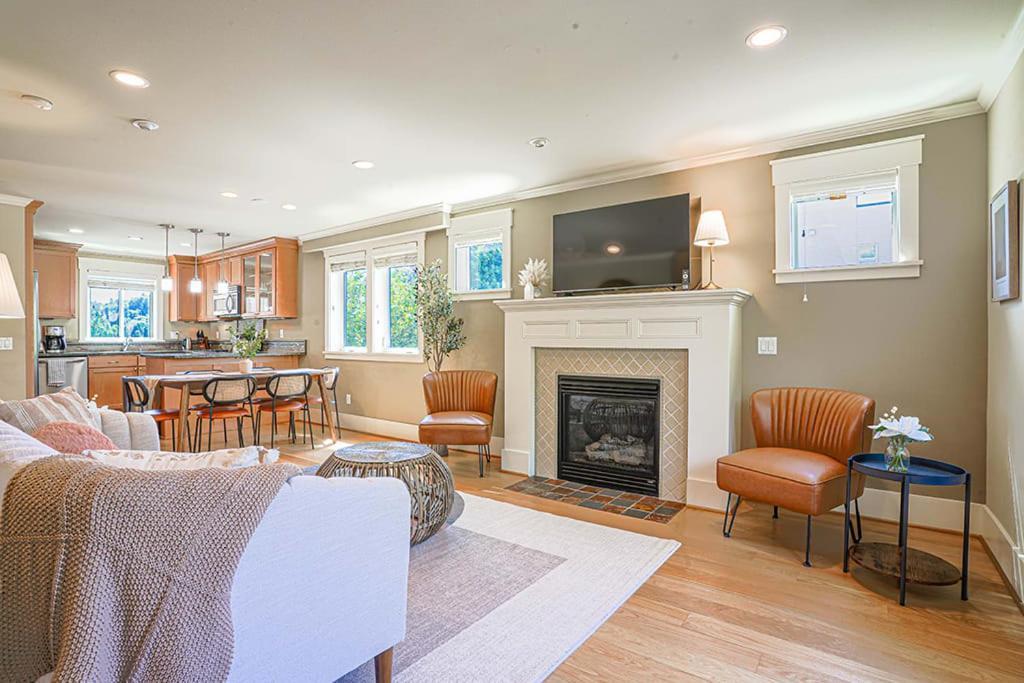 Exquisite Central Townhome With Spacious Loft And Gourmet Kitchen Сиэтл Экстерьер фото