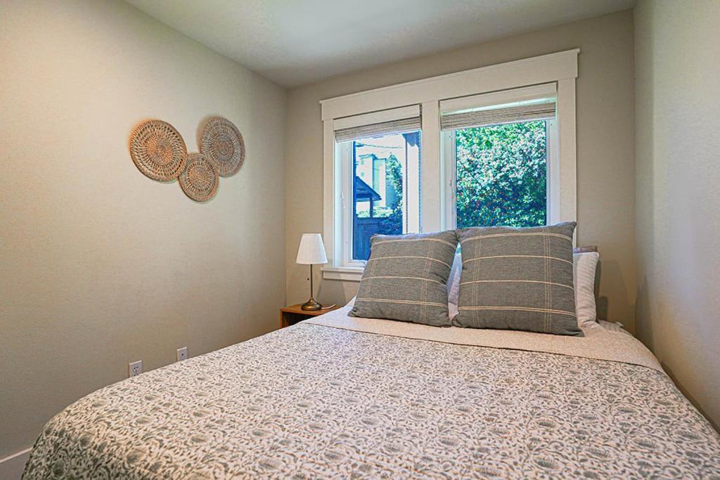 Exquisite Central Townhome With Spacious Loft And Gourmet Kitchen Сиэтл Экстерьер фото